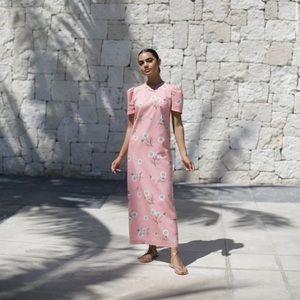 Never worn tags still on size small Damaris Bailey pina floral dress